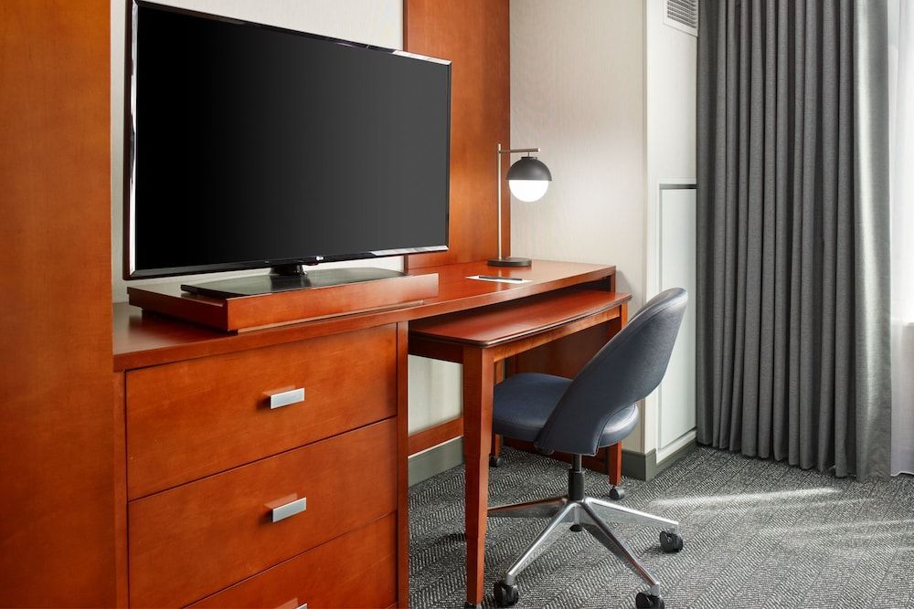 undefined Courtyard by Marriott Washington, DC/Foggy Bottom 10