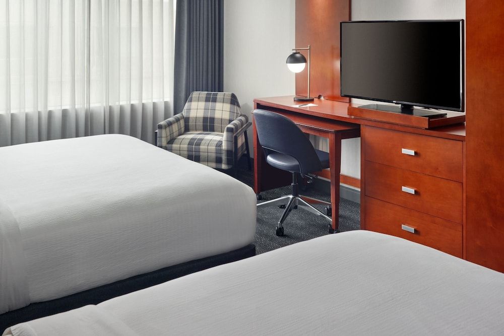 undefined Courtyard by Marriott Washington, DC/Foggy Bottom 6