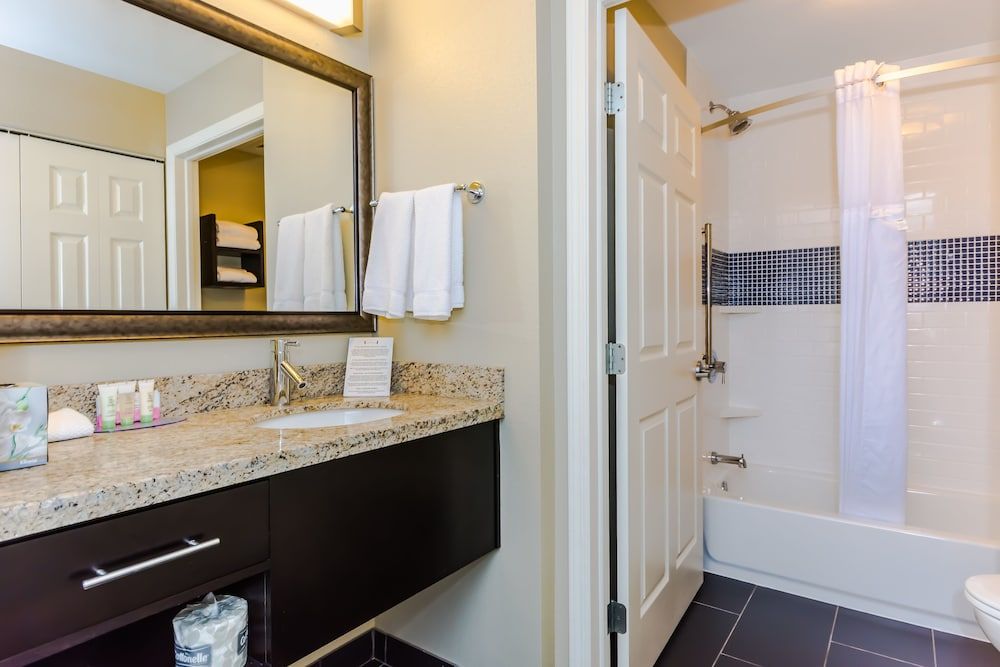 Suite, 1 Bedroom, Accessible Bathtub, Kitchen (1 King, Mobil Tub)