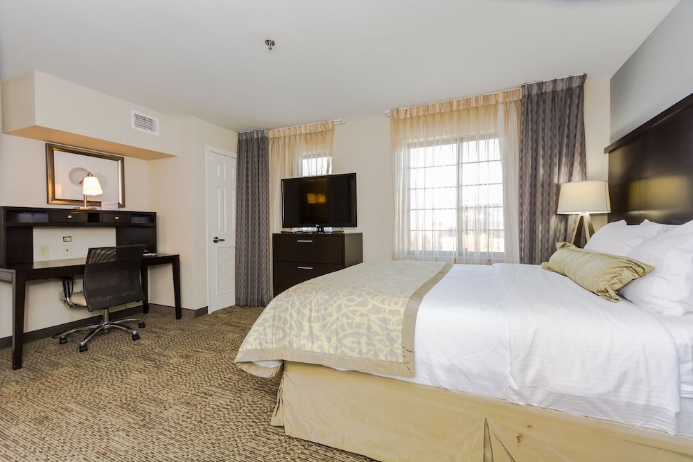 Suite, 1 Bedroom, Accessible, Kitchen (1 Queen Bed, Comm)