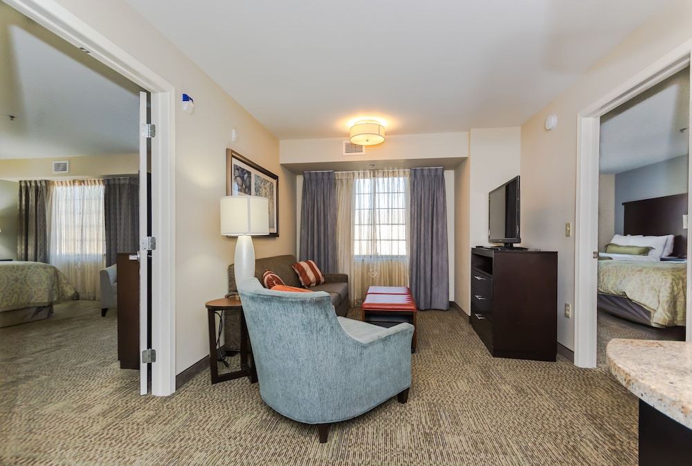 Suite, 2 Bedrooms, Accessible Bathtub, Kitchen (1 Kg, 2 Dbl Bd, Mob Tub)