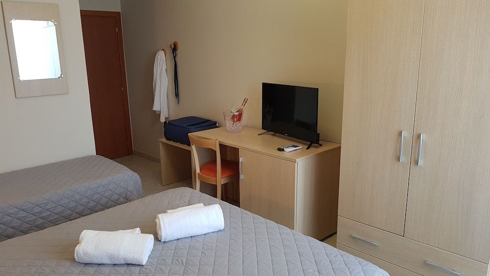 Hotel Excelsior Triple Room, Sea View 3