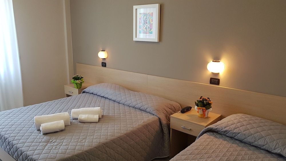 Hotel Excelsior Triple Room, Sea View 2