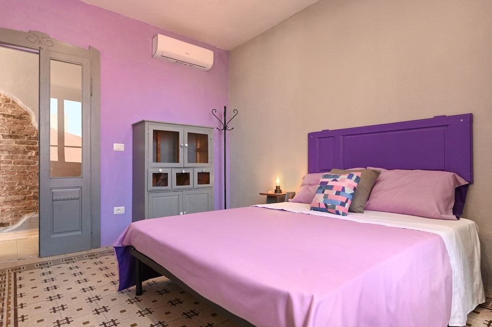 Economy Room