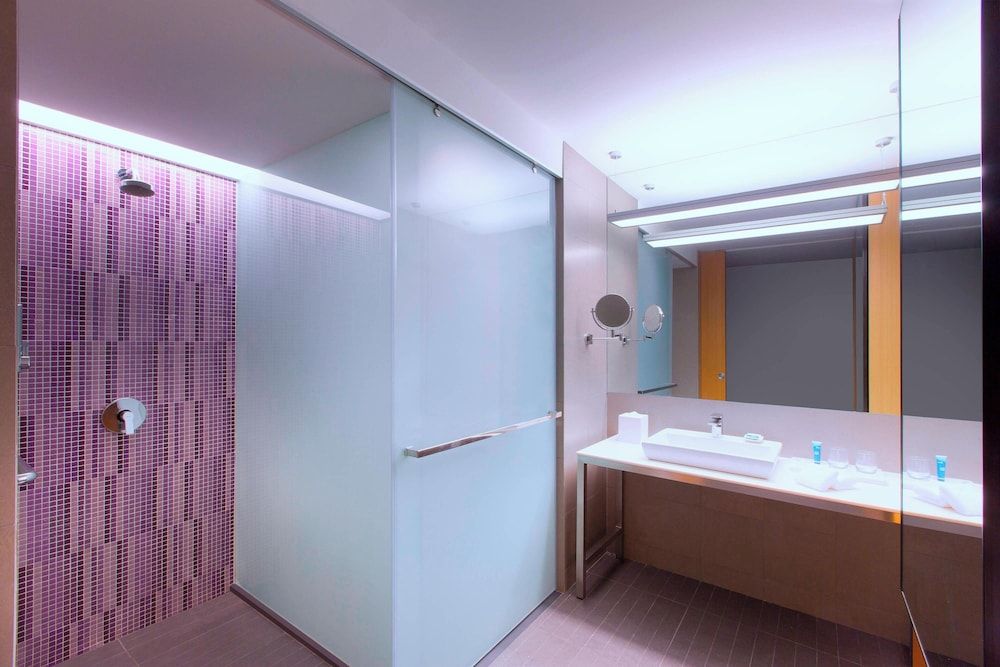 Aloft Kuala Lumpur Sentral Room, 1 King Bed with Sofa bed, Corner 4