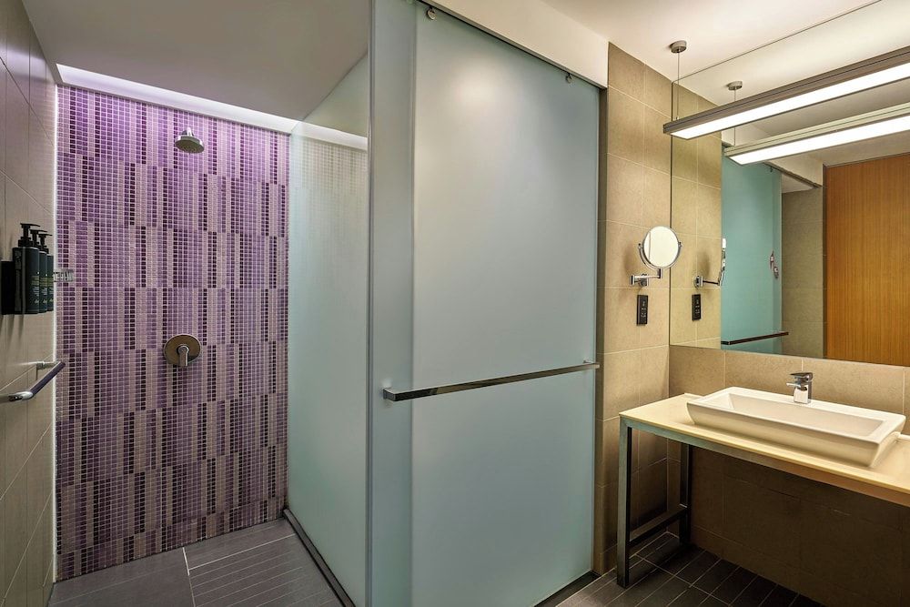 Aloft Kuala Lumpur Sentral Room, 1 King Bed 6