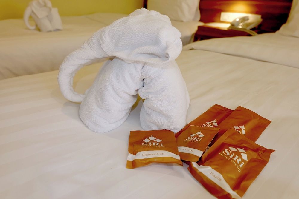 Siri Oriental Bangkok Hotel Deluxe Twin Room 8