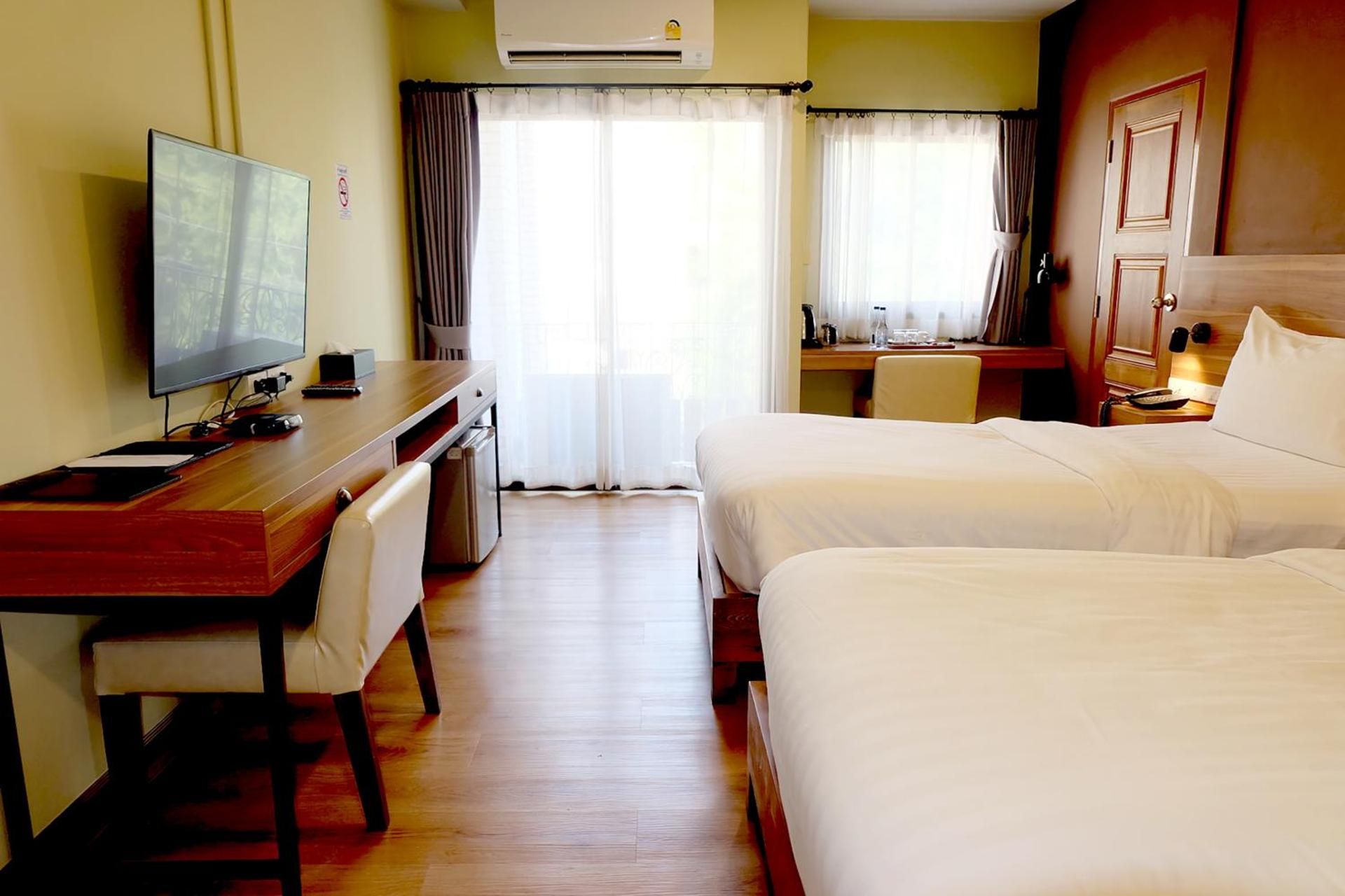 Siri Oriental Bangkok Hotel Standard Twin Bed Room 2