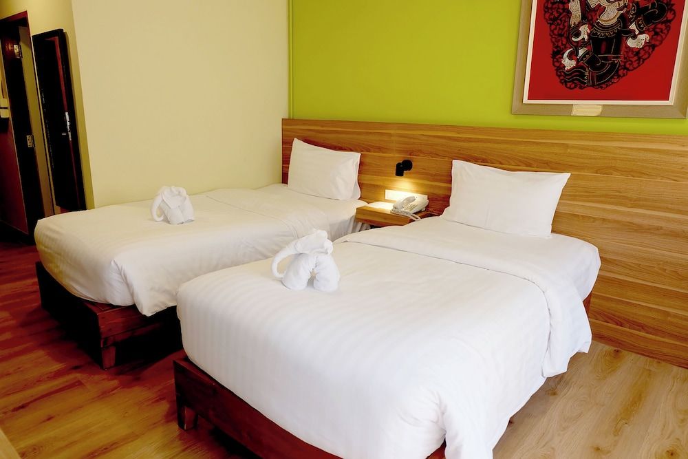 Siri Oriental Bangkok Hotel Deluxe Twin Room 10