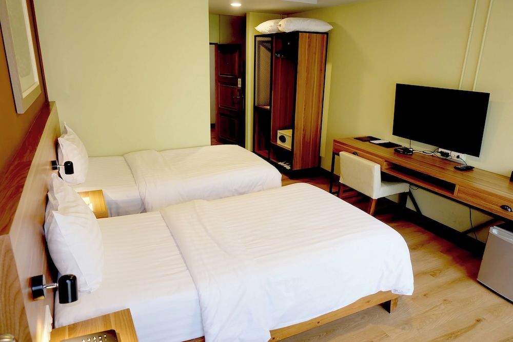 Siri Oriental Bangkok Hotel Deluxe Twin Room 7