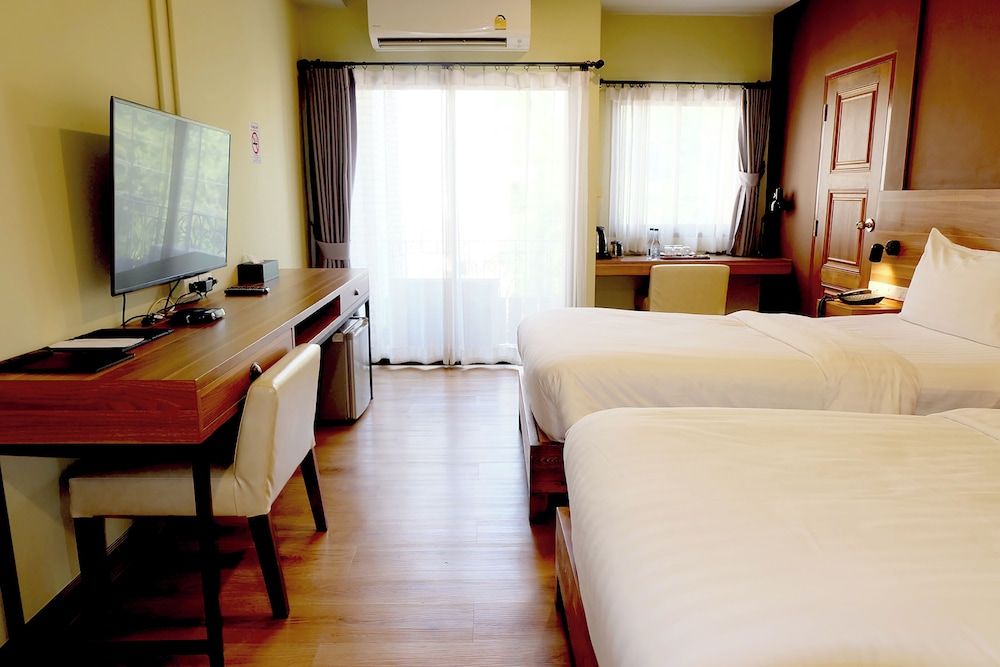 Siri Oriental Bangkok Hotel Deluxe Twin Room 9