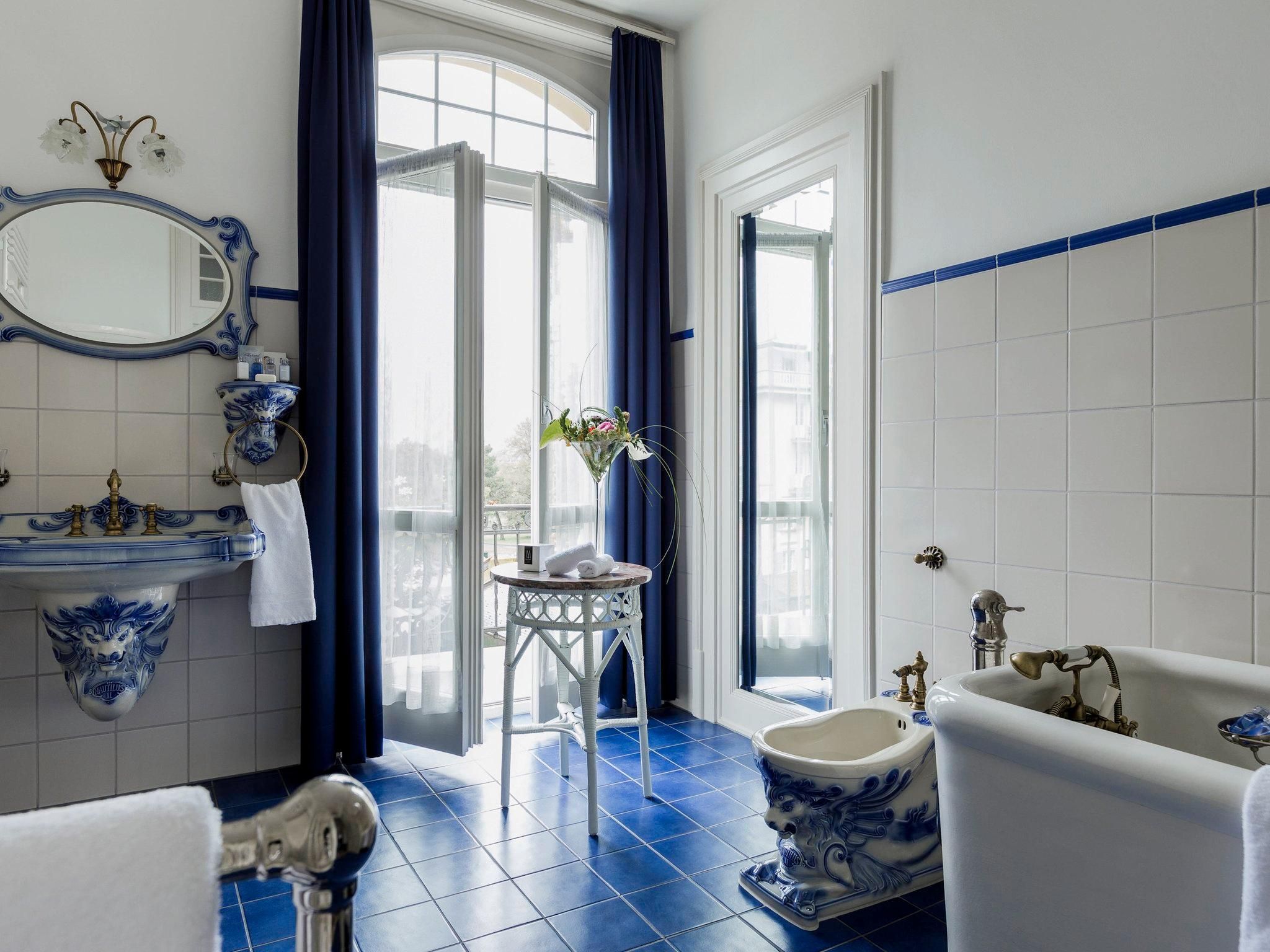 Historic, Furnished Suite Royal In Baroque Style, Air-Conditioned Partly With Balcony