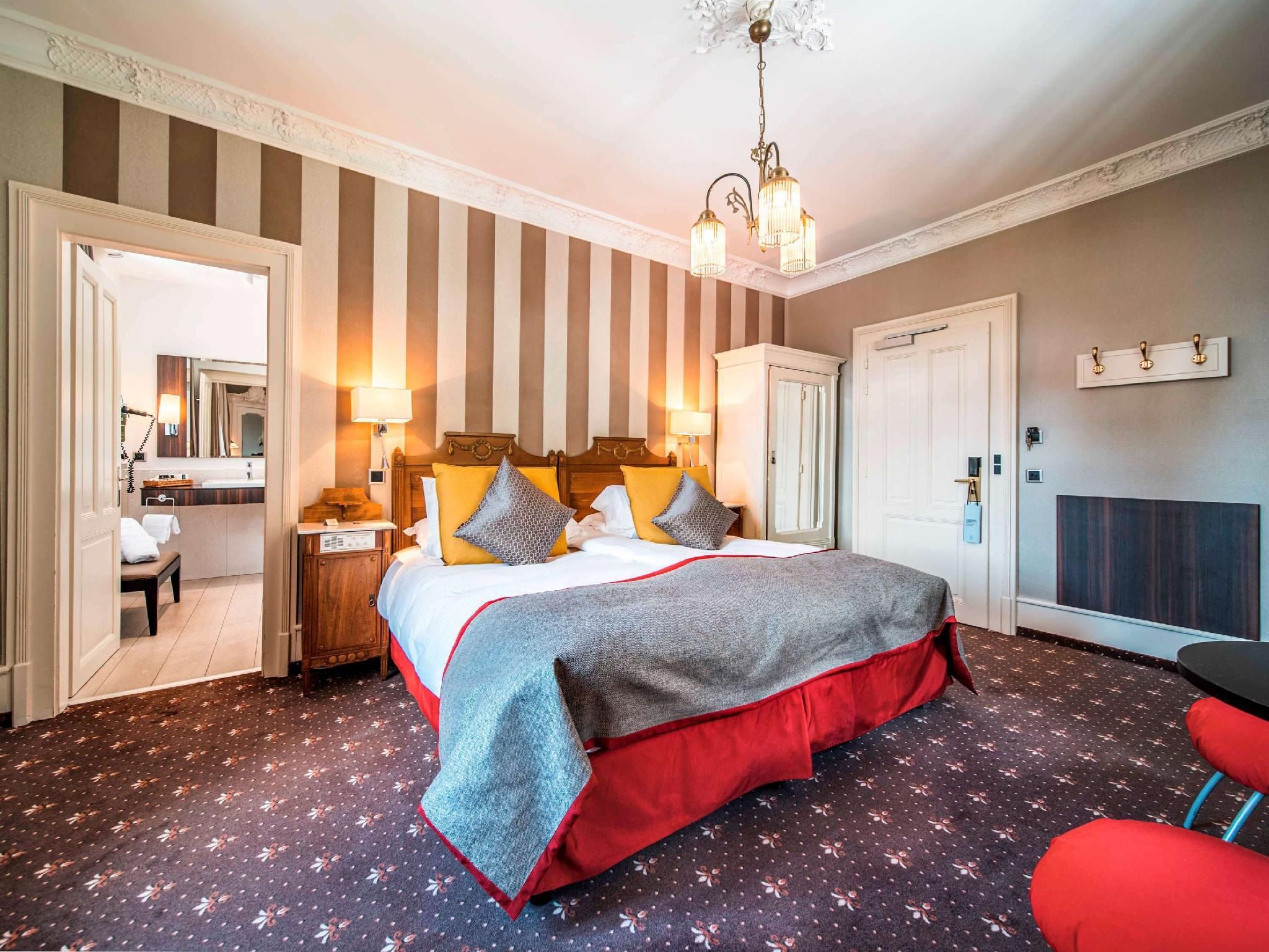 Historic, Individually Furnished Rooms In Baroque Style Air-Conditioned Without Balcony