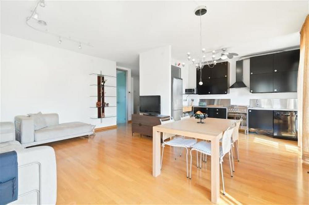 undefined Tedeschi 6