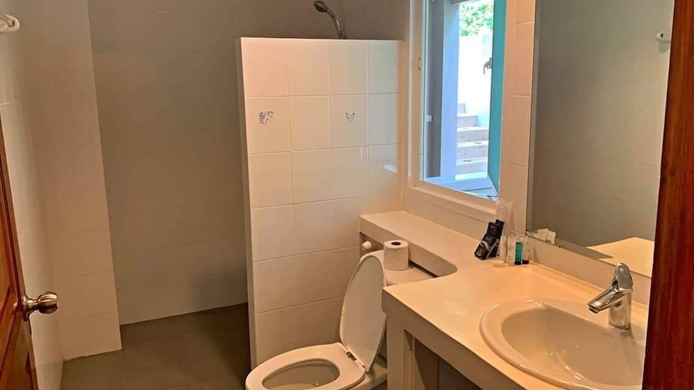 undefined Grand Bleu Ocean View Pool Suite 10