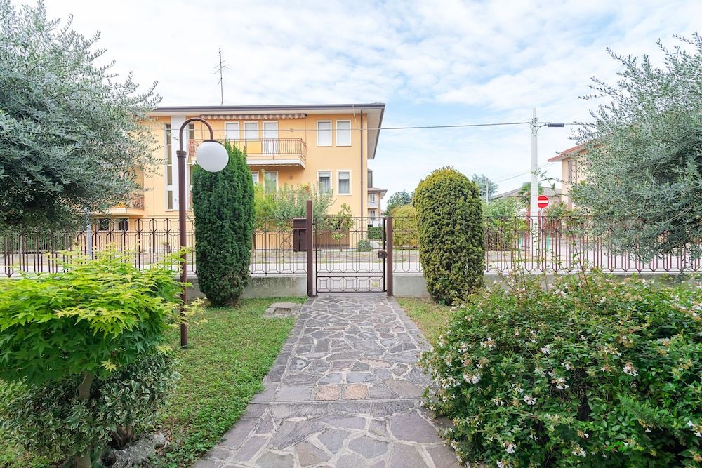 undefined Torre Roomy Apartment 2