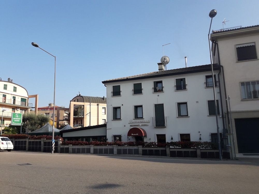 undefined Room Garden 9