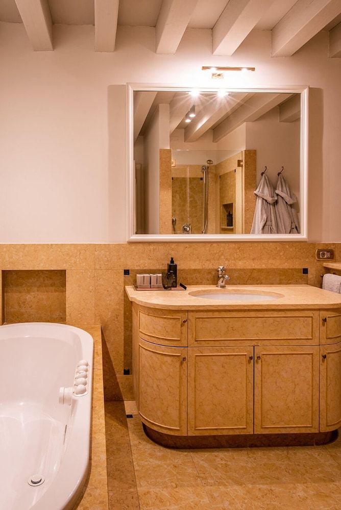 Casa Giotto Deluxe Room 7