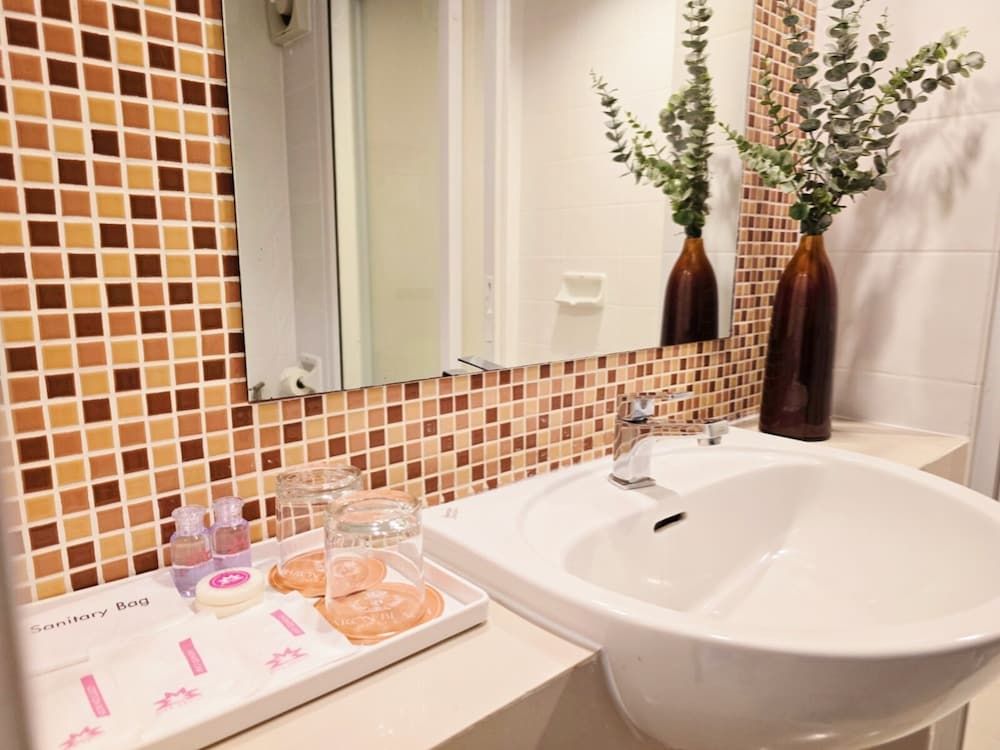 Bathroom amenities