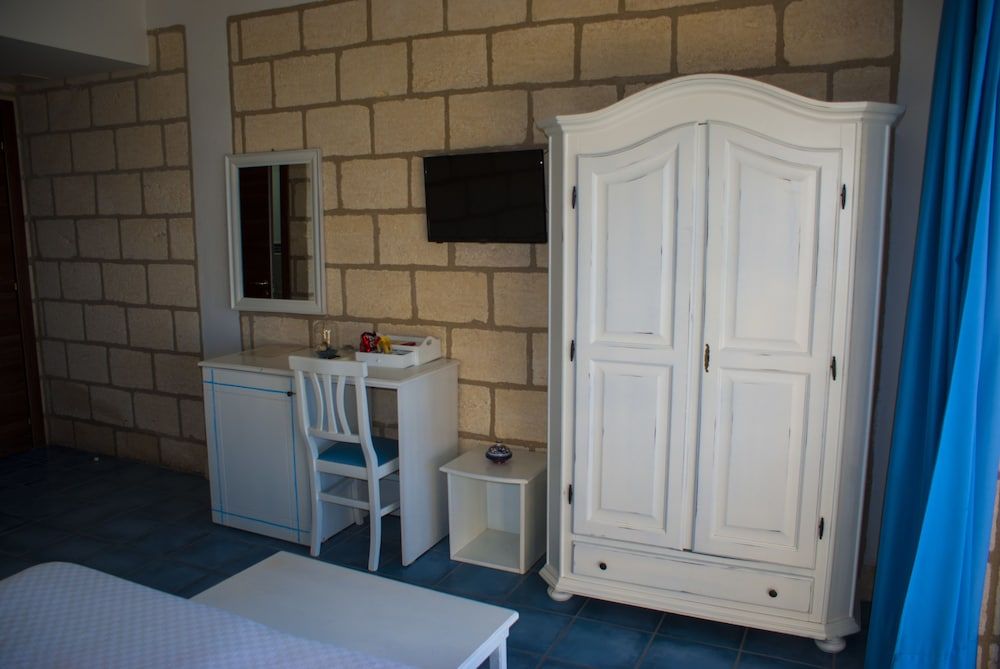 CapoSperone Resort Standard Double Room, 1 Double Bed 7