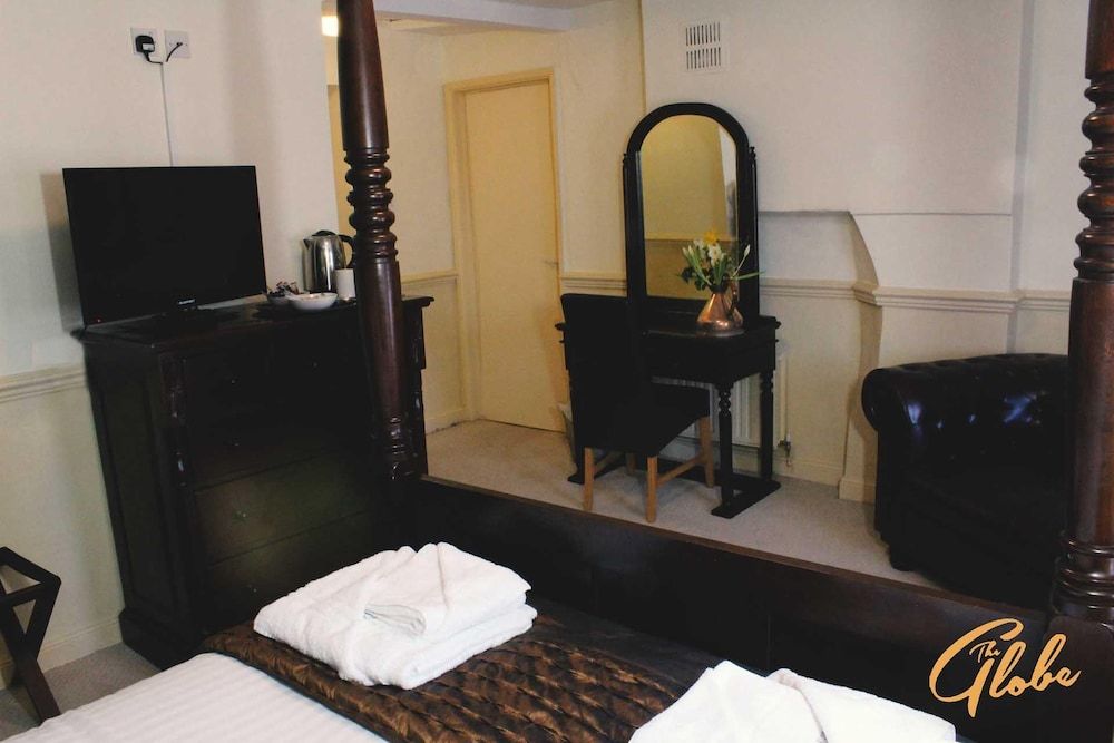 The Globe Inn Double Room, Ensuite (Four Poster ) 3