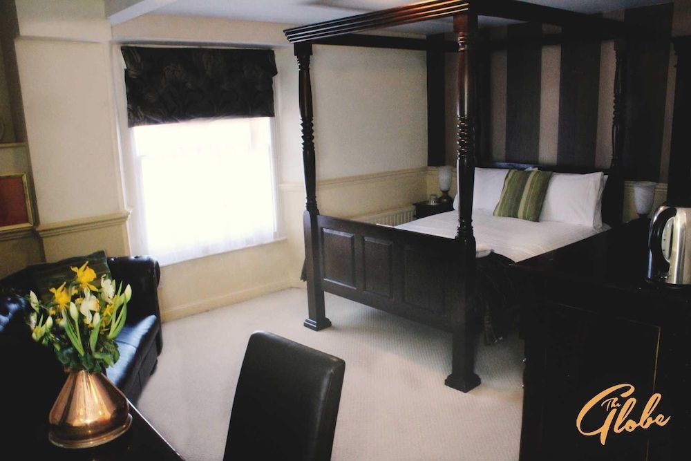 The Globe Inn Double Room, Ensuite (Four Poster ) 2
