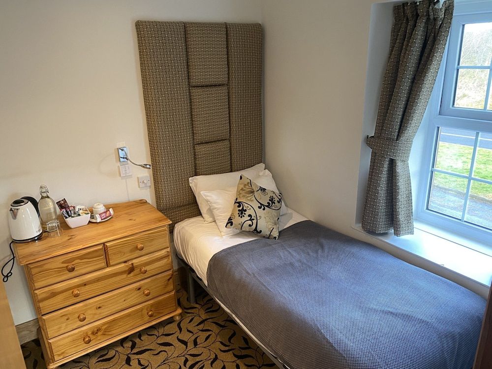 The Blue Bell Inn Single Room, Ensuite (Small) 2