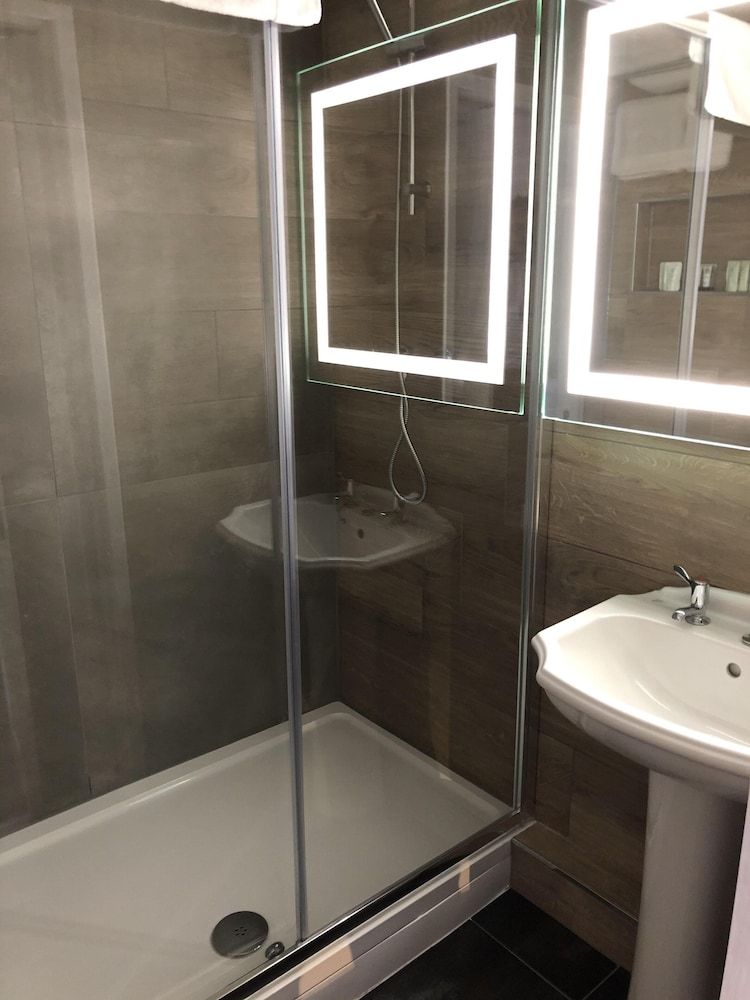 The Blue Bell Inn Superior Suite, Ensuite (Sleeps 4) 4