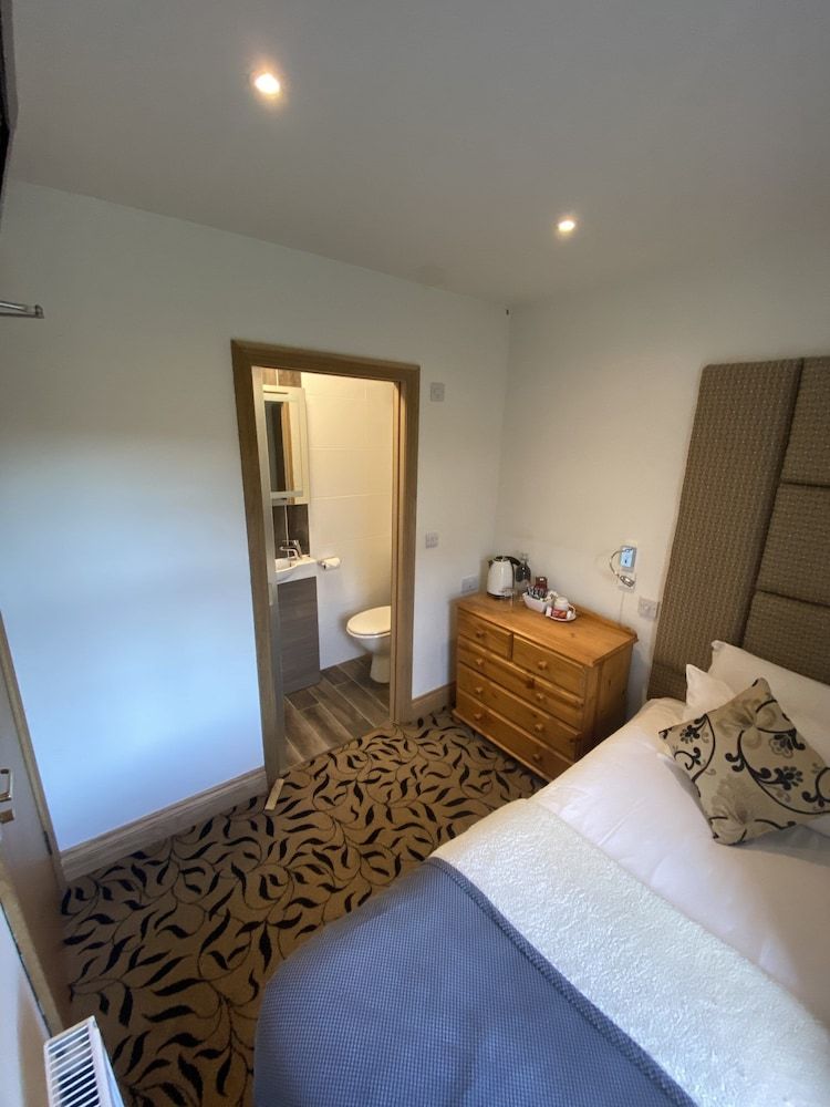 The Blue Bell Inn Single Room, Ensuite (Small)