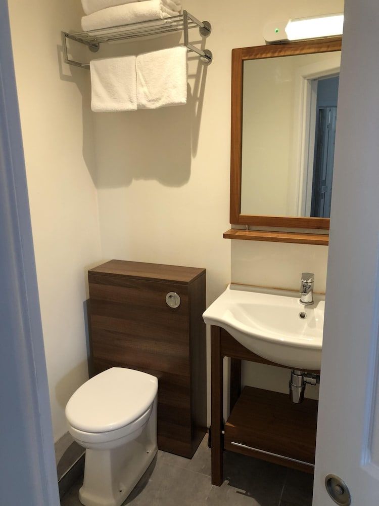 The Blue Bell Inn Superior Suite, Ensuite (Sleeps 4) 5