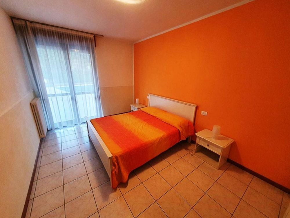 Family Apartment, Multiple Beds, 2 Bathrooms, Garden Area (Peschiera 500m from train station &)