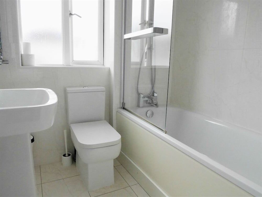 Kew Studios and Rooms Standard Triple Room, Ensuite 5