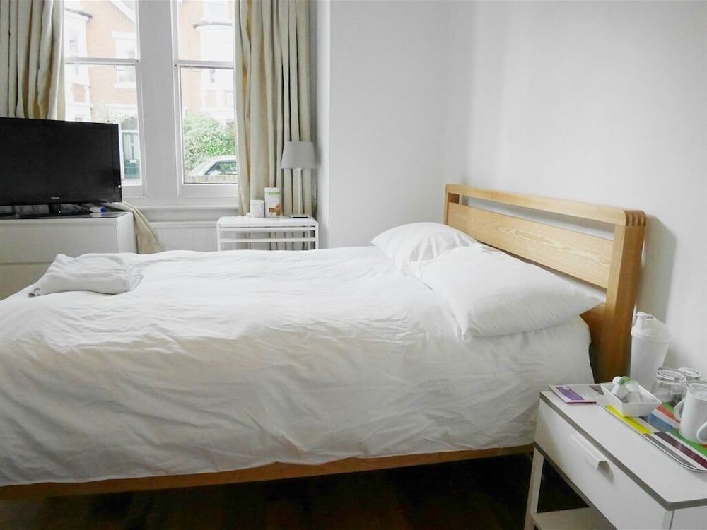 Kew Studios and Rooms Double or Twin Room, Shared Bathroom