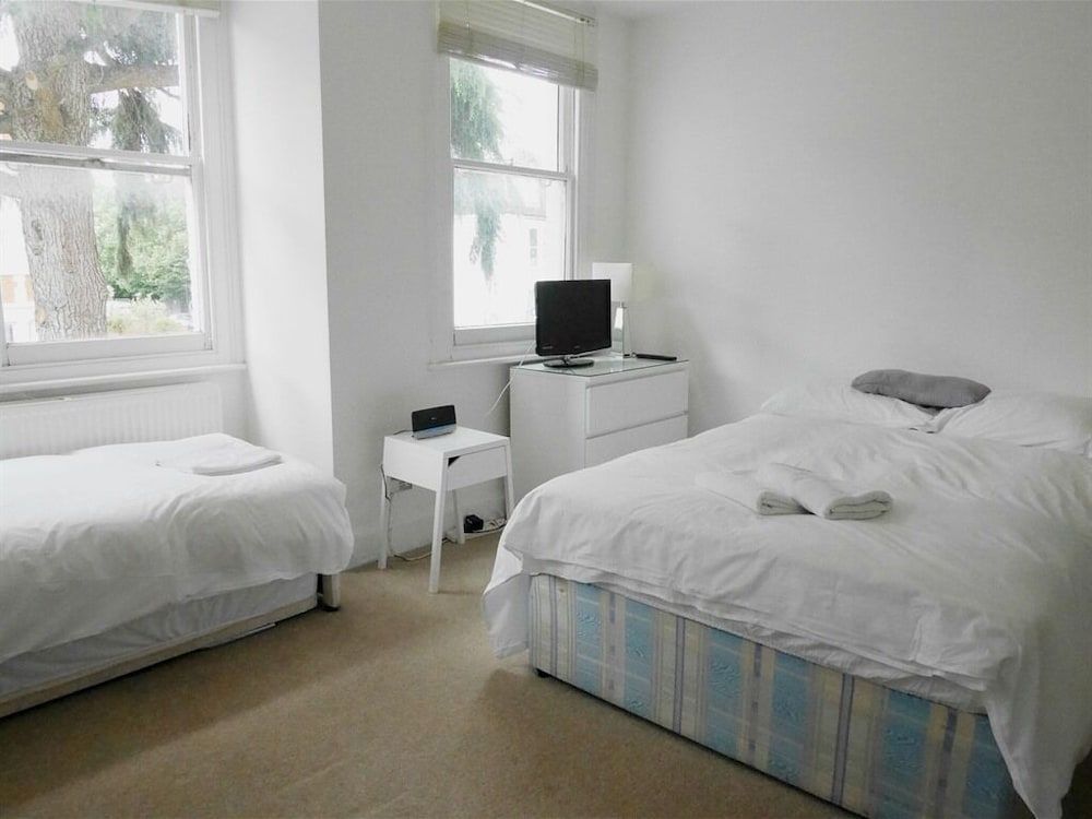 Kew Studios and Rooms Standard Triple Room, Ensuite 3