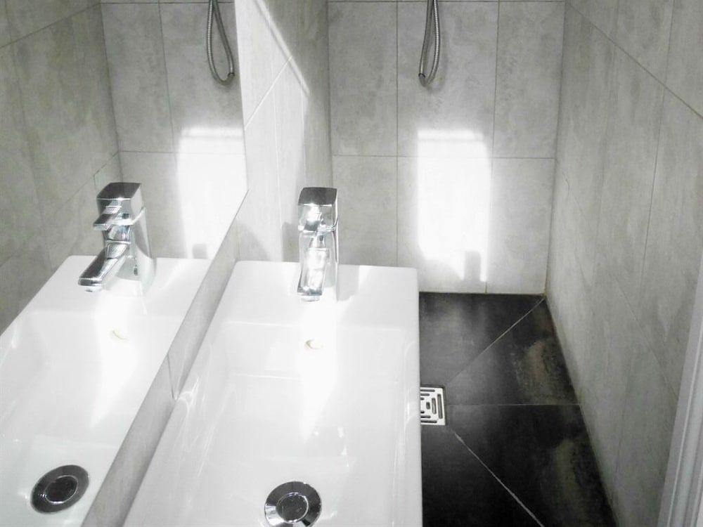 Kew Studios and Rooms Double or Twin Room, Shared Bathroom 4