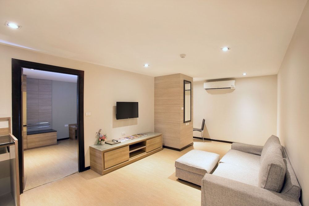 Mida Hotel Ngamwongwan Junior Double Room, 1 Double Bed 5