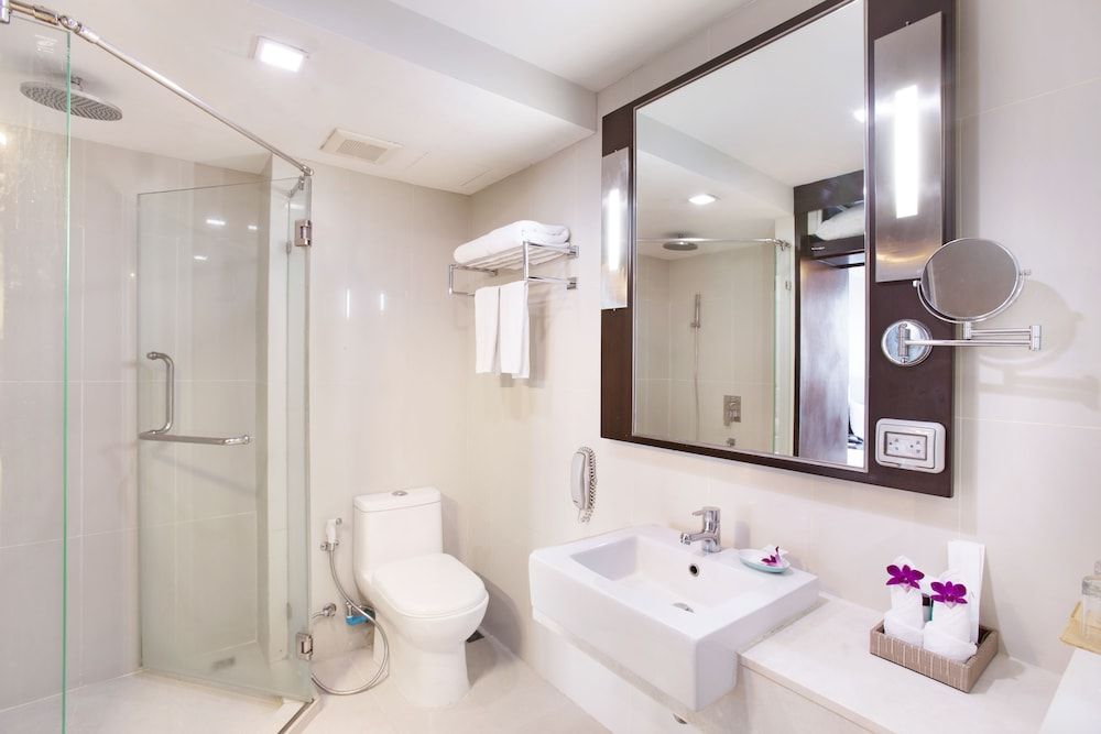 Mida Hotel Ngamwongwan Deluxe Room 9