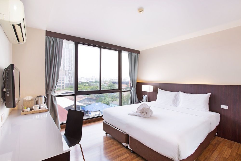 Mida Hotel Ngamwongwan Junior Double Room, 1 Double Bed 6