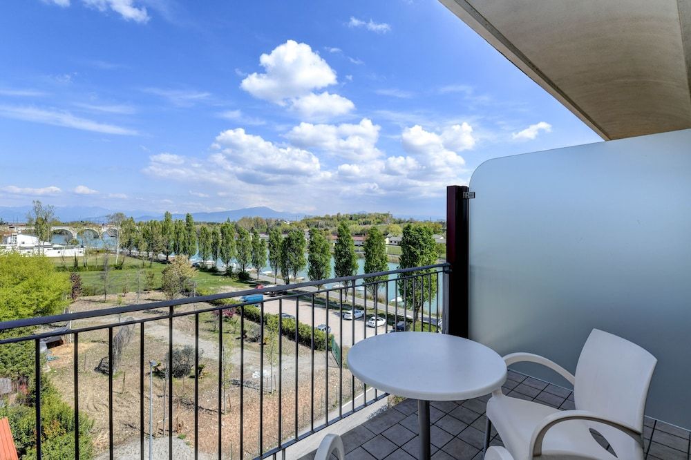 Hotel Rivus Triple Room (River Side) 4