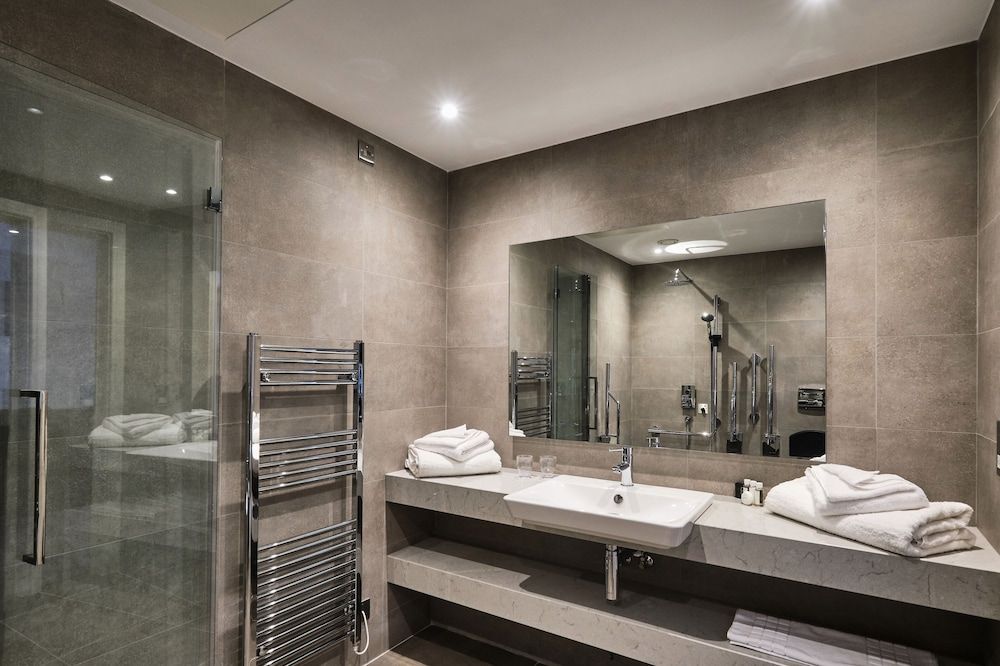 Llanerch Vineyard Hotel Superior Double Room, Accessible (Disabled Room) 11