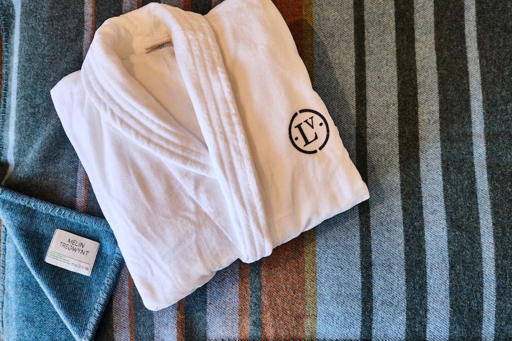 Llanerch Vineyard Hotel Superior Double Room, Accessible (Disabled Room) 6