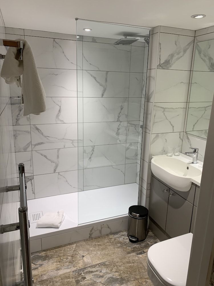 Llanerch Vineyard Hotel Double or Twin Room, Ensuite, Courtyard View 5