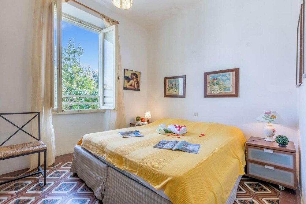Family House, 4 Bedrooms, 2 Bathrooms, Sea Facing (Il Gladiolo - Focette 100mt from sea)