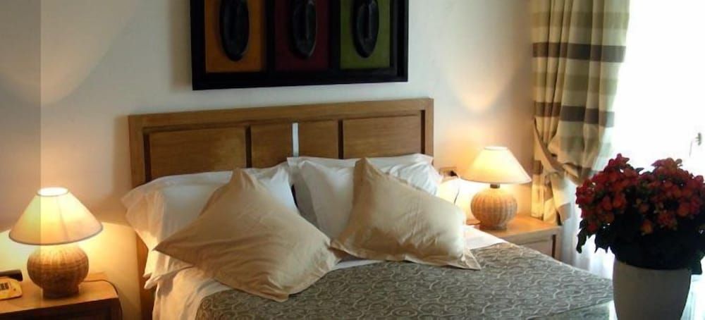 Family Room, Connecting Rooms