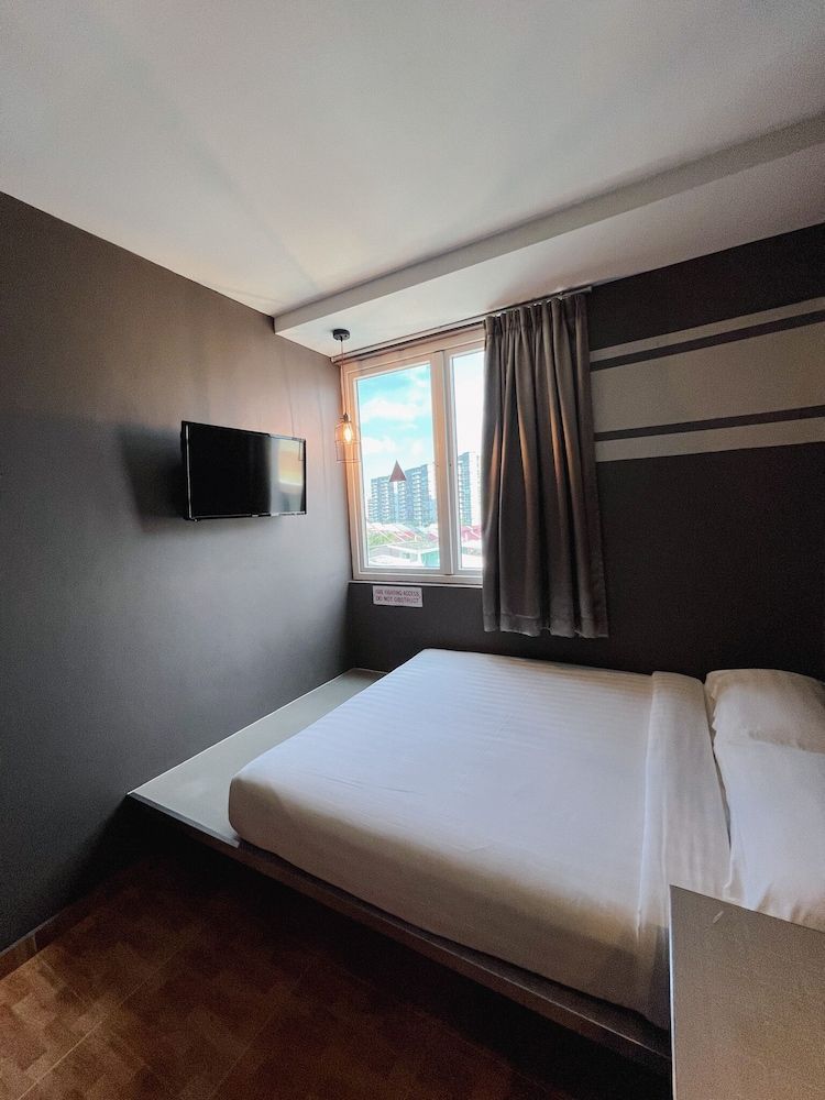 Fragrance Hotel - Kovan Superior Plus Double Room 12