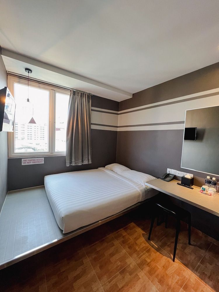 Fragrance Hotel - Kovan Superior Plus Double Room 9