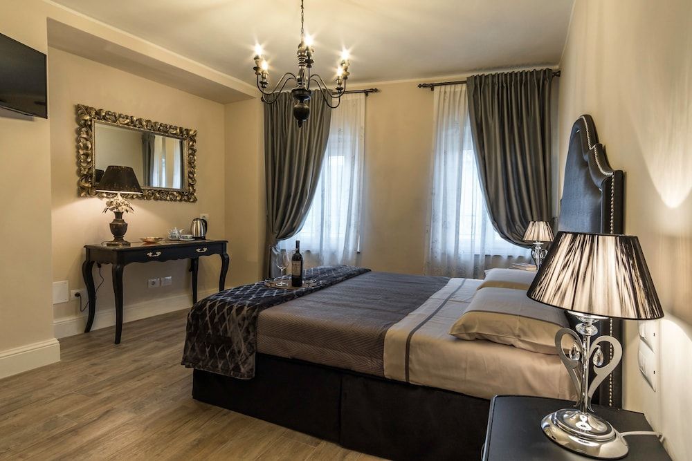 Pistoia Luxury Suite Deluxe Double Room (Bon Ton)