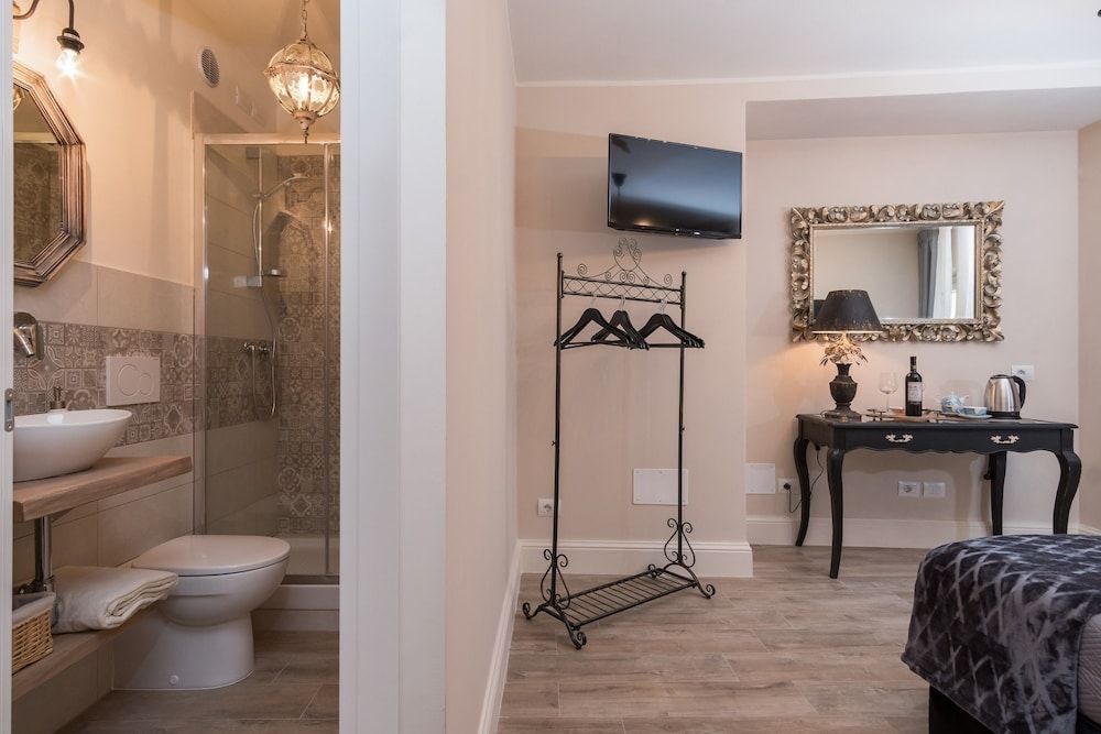 Pistoia Luxury Suite Deluxe Double Room (Bon Ton) 3