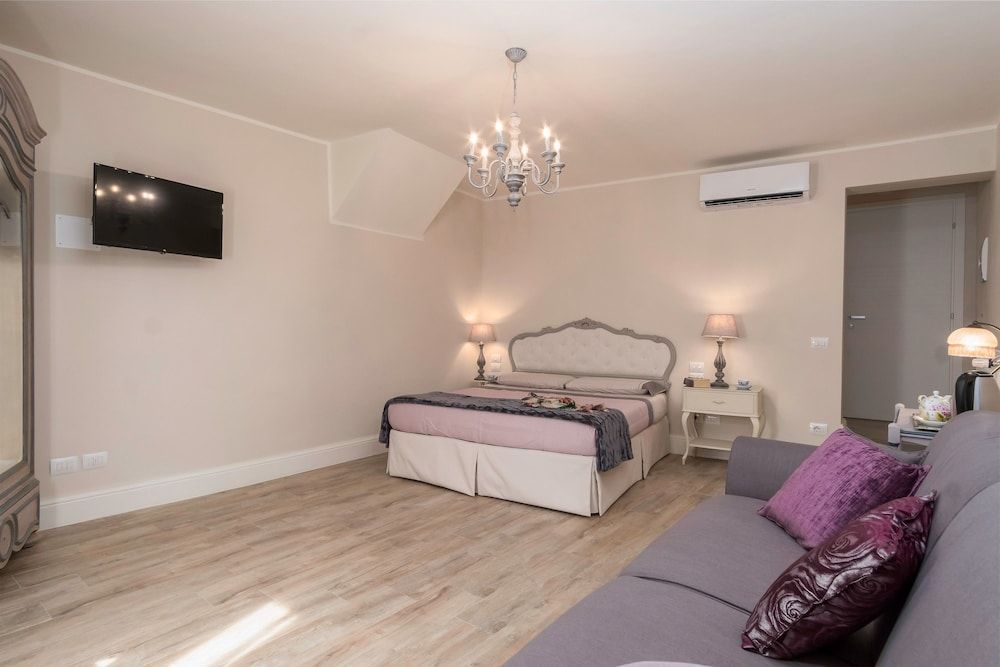 Pistoia Luxury Suite Family Room (Chic) 4