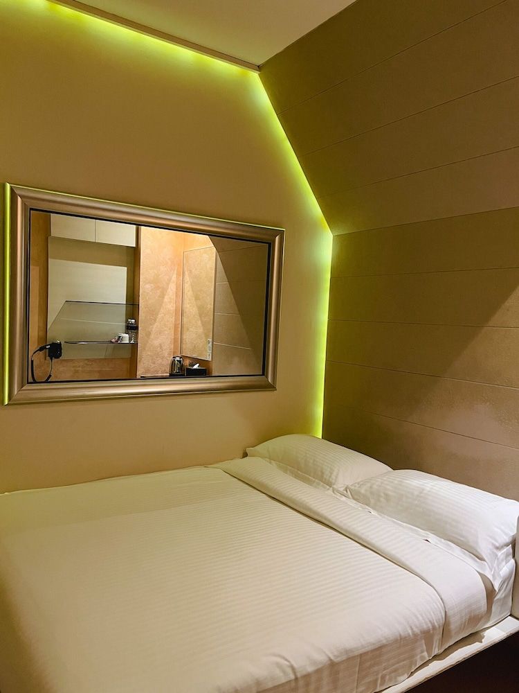 undefined Fragrance Hotel - Viva